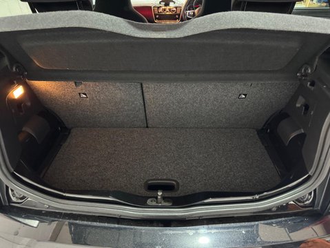 Volkswagen Up 1.0 TSI up! GTI 27