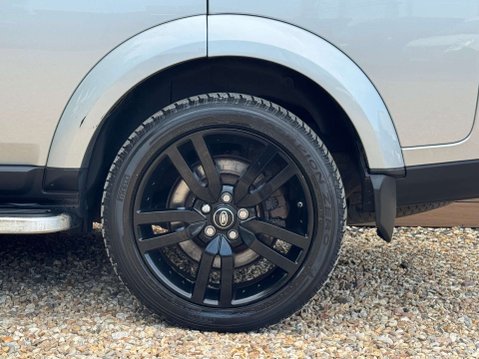 Land Rover Discovery 3.0 Discovery SE Tech SDV6 Auto 4WD 5dr 16