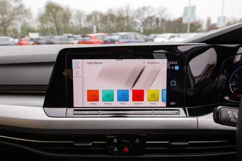 Volkswagen Golf LIFE TSI 34