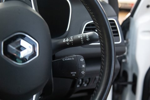 Renault Megane ICONIC E-TECH 18