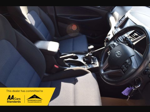 Hyundai TUCSON 1.7 Tucson SE Nav Blue Drive 2WD CRDi 5dr 37