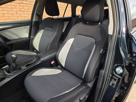 Toyota Avensis 1.6 Avensis Business Edition D-4D 5dr 29