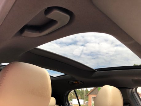 Mercedes-Benz GLA Class GLA220 CDI 4MATIC SE PREMIUM PLUS 70000m Pan Roof Beige Interior 24