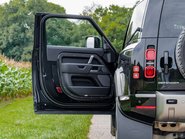 Land Rover Defender D300 X-Dynamic HSE Hard Top 7