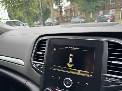 Renault Megane ICONIC TCE 27