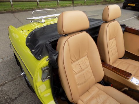 MG B ROADSTER 21