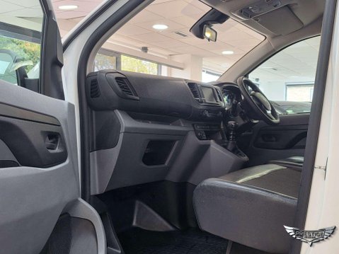 Vauxhall Vivaro 2.0 Turbo D 3100 Dynamic L2 H1 Euro 6 (s/s) 6dr 47