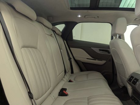 Jaguar F-Pace 2.0 F-PACE Portfolio AWD Auto 4WD 5dr 51