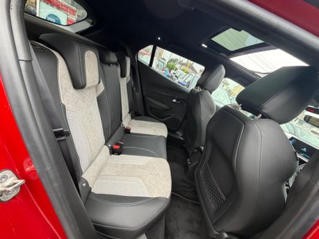Peugeot e-2008 GT PREMIUM 12