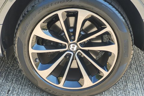 Bentley Bentayga First Edition V8 Diesel 49