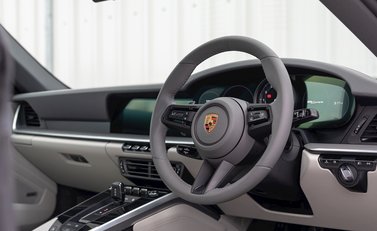 Porsche 911 Carrera (992) 11