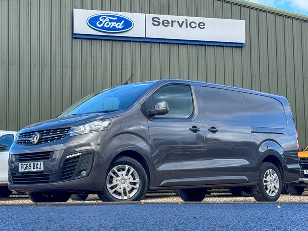 Vauxhall Vivaro LWB L2H1 [SOLD CM] Low Roof Sportive 2900 Air Con Sensors EURO 6 NO VAT 1