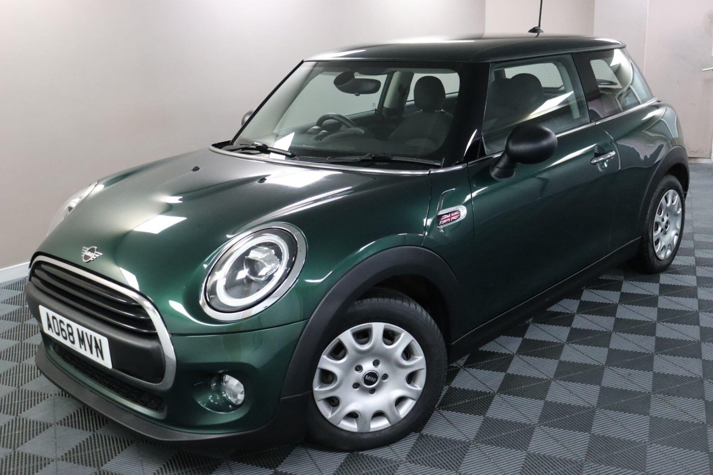 2018 MINI Hatch — image 16
