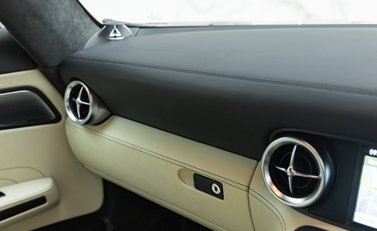 Mercedes-Benz SLS AMG 23