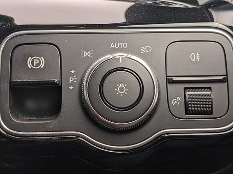 Mercedes-Benz A Class A 250 AMG LINE PREMIUM 27