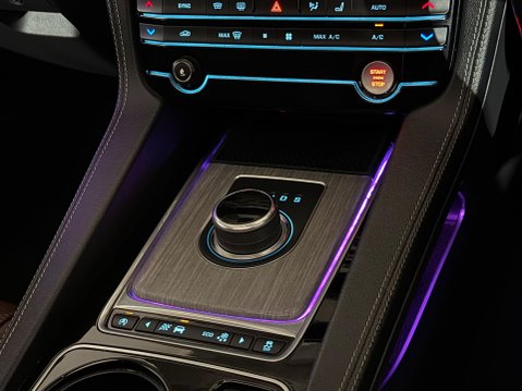 Jaguar F-Pace V6 S AWD 16