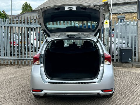 Toyota Auris VVT-I ICON TOURING SPORTS TSS 23