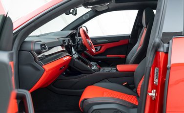 Lamborghini Urus 14