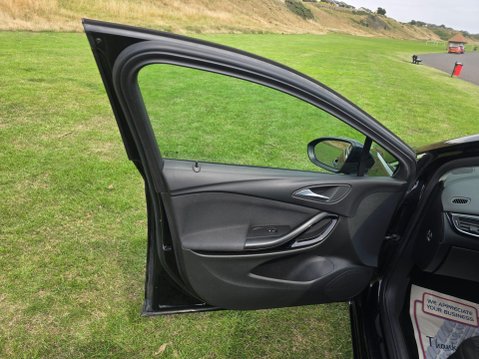 Vauxhall Astra 1.4i Turbo SRi Nav Euro 6 5dr 25