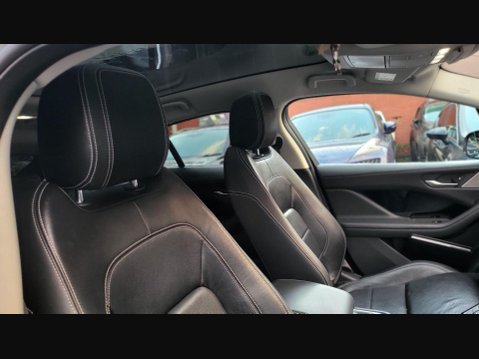 Jaguar I-Pace SE 19