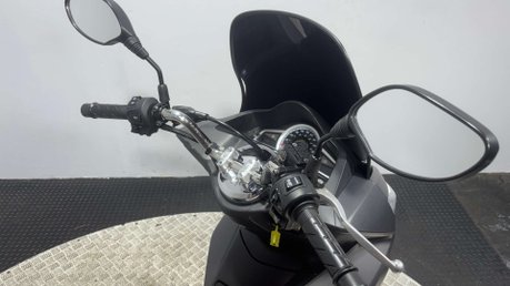 Honda PCX 2015 WW ONLY 7K ARROW EXHAUST NEW MOT VERY CLEAN 125CC SCOOTER 21