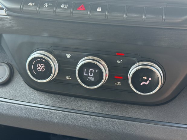 Renault Trafic AUTO SWB L1H1 Sport SL30 Air Con Alloys Camera Nav Sensors EURO 6 37