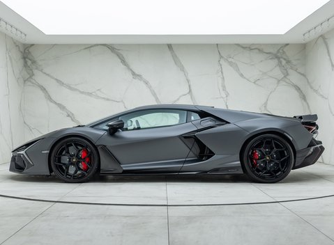 Lamborghini Revuelto 6