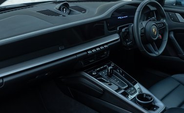 Porsche 911 Carrera (992.2) 20