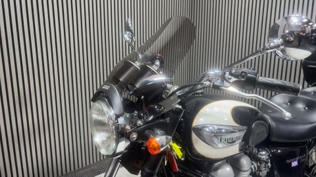 Triumph Bonneville 2004 ONLY 14K LONG MOT TOP BOX VERY CLEAN MODERN RETRO 790 46