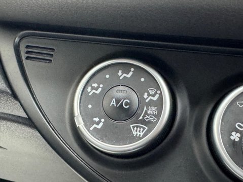 Toyota Yaris 1.5 VVT-i Icon Tech Euro 6 5dr 23