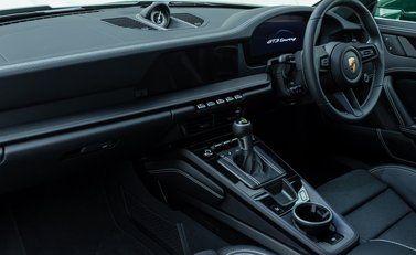 Porsche 911 GT3 TOURING (992.2) 18