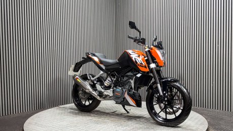 KTM Duke 2016 INCREDIBLY CLEAN LONG MOT ONLY 1K AKRAPOVIC 2