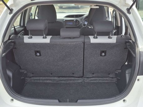 Toyota Yaris 1.5 VVT-h Icon Tech Hatchback 5dr Petrol Hybrid E-CVT Euro 6 (s/s) (100 ps) 33