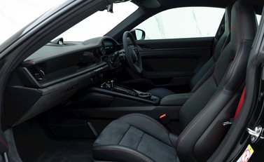 Porsche 911 (992) Carrera 4 GTS 14