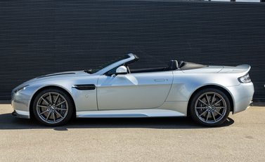 Aston Martin V12 Vantage S ROADSTER 3