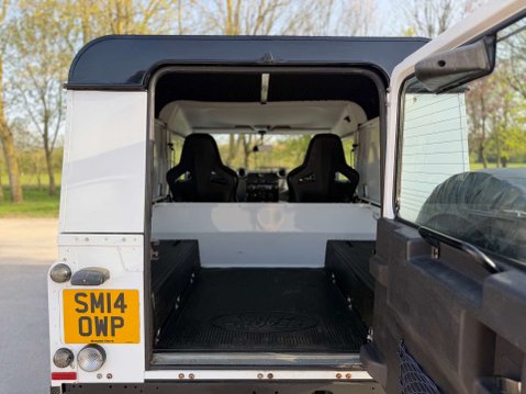 Land Rover Defender 2.2 Defender 90 Hard Top TD 4WD 5dr 27