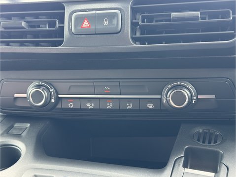 Peugeot Partner 800 100kW 50kWh Professional Premium + Van Auto 22