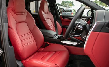 Porsche Cayenne Turbo 12