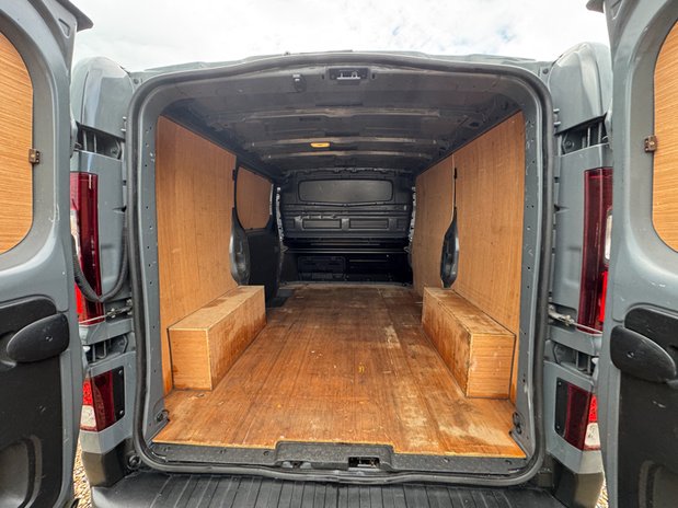 Renault Trafic SWB L1H1 [SOLD MM] Low Roof Business Plus SL28 Air Con Sensors EURO 6 12
