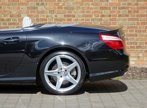 Mercedes-Benz SL Class SL500 AMG Sport 8