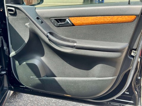 Mercedes-Benz R Class 3.5 R350 SE L MPV 5dr Petrol 7G-Tronic (274 g/km, 272 bhp) 56