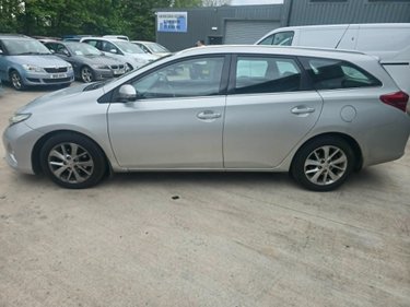 Toyota Auris ICON D-4D ESTATE 4