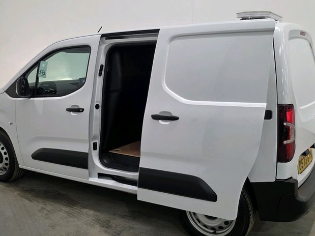 Vauxhall Combo COMBO CARGO L1 DIESEL 2300 1.5 Turbo D 100ps H1 Prime Van 9