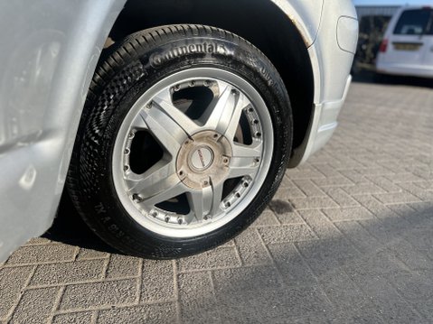 Volkswagen Transporter T5 T30 SPORTLINE SWB 174 BHP 05-1 PREVIOUS OWNER 17