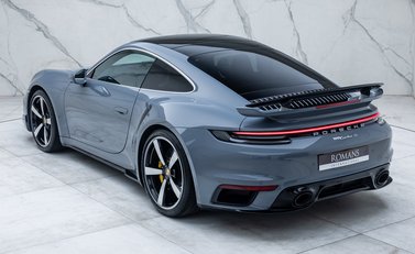 Porsche 911 Turbo S (992) 9