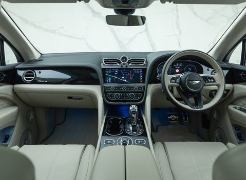 Bentley Bentayga V8 AZURE 24