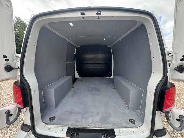 Volkswagen Transporter SWB L1H1 Low Roof Highline T28 Air Con Alloys Sensors EURO 6 SELECT 9