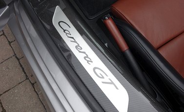 Porsche Carrera GT 23