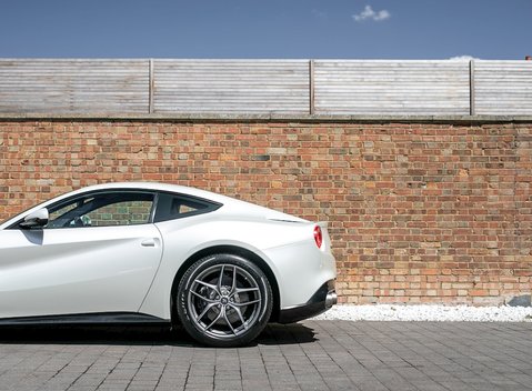Ferrari F12 Berlinetta 23