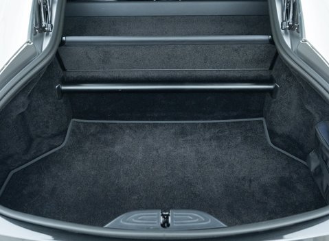 Aston Martin V12 Vantage 41